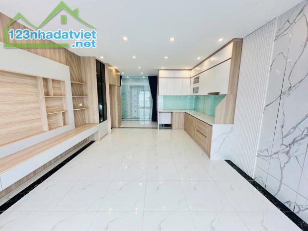 Bán gấp nhà phân lô Bùi Xương Trạch ôtô vào nhà 6 tầng 55m2 thang máy thông sàn ở cho thuê