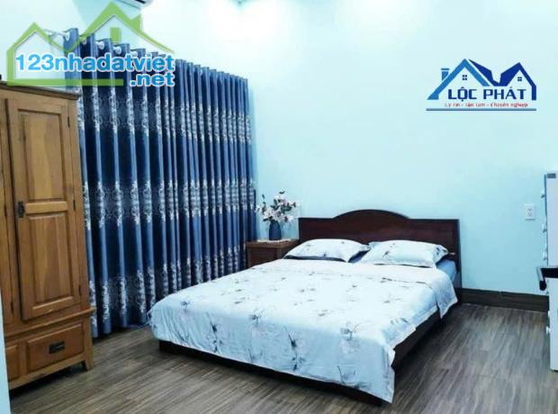 Bán nhà 3 lầu mái năng lượng mặt trời 172m2 giá 7,6 tỷ - 3