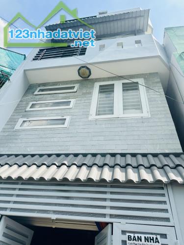 Giảm 1 tỷ, nhà 40m2 HXT Phan Văn Hớn cách MT 1 căn, sắp lên MT, ngang 4M, 4 tầng 5PN sân - 4