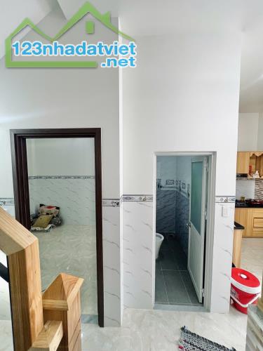 Nhà bán 75m2 5x15m trệt 2 lầu hẻm Tân Thới Nhất 5 Quận 12 giá rẻ 5.2 tỷ - 2