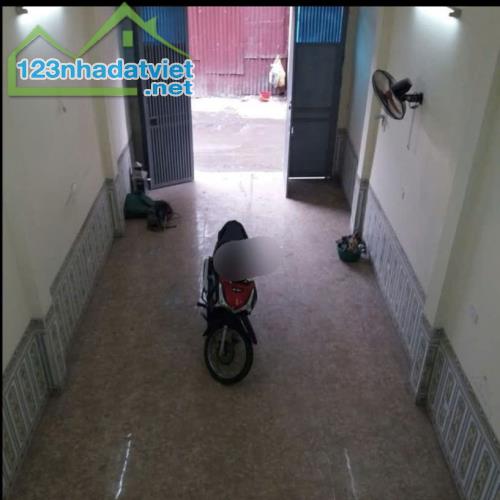 Cho thuê nhà làm CHDV, KD, ở  Bùi Xương Trạch, Thanh Xuân 50m x 3.5T, 4PN, ô tô giá 12tr