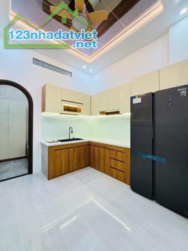 NHÀ ĐẸP LÊ ĐỨC THỌ GV - GẦN NGÃ 4 VỚI THỐNG NHẤT - GẦN MT - DT 52M² - 2 TẦNG CHỈ NHỈNH 5 T - 3