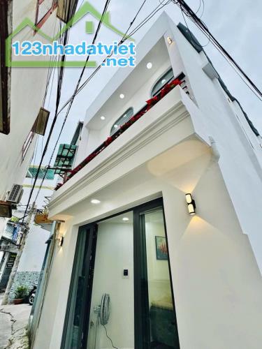 *30 m2 - 2 TẦNG - TẶNG NỘI THẤT - KHU  VỰC AN NINH. * Vì trí: Đường Nguyễn Văn Nghi, P 7, - 3