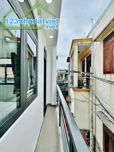 *30 m2 - 2 TẦNG - TẶNG NỘI THẤT - KHU  VỰC AN NINH. * Vì trí: Đường Nguyễn Văn Nghi, P 7,