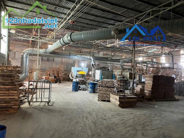 Cho thuê nhà xưởng 1800m2, trang thiết bị gỗ, điện 160KVA, PCCC, sân rộng
