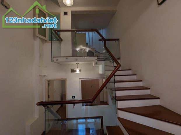 HOÀNG CẦU PHỐ VIP LĐ, BIỆT THỰ VIEW HỒ 50M2 MẶT TIỀN 4,8M GIÁ 26 TỶ - 1