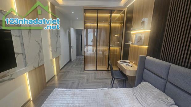 SIÊU PHẨM NGUYỄN VIẾT XUÂN THANG MÁY - 2 THOÁNG - Ô TÔ SÁT NHÀ - SỔ ĐẸP - 50m RA MẶT PHỐ