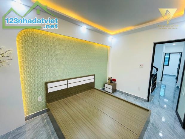 Bán nhà 3 tầng lô góc mặt ngõ Thiên Lôi - 1