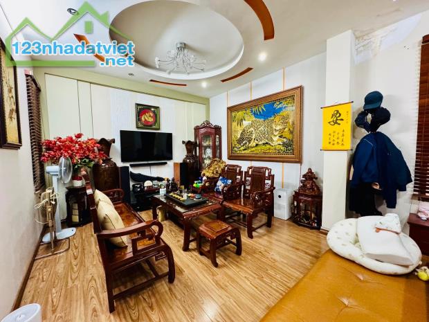 Bán nhà Pháo Đài Láng - TT ĐỐNG ĐA - NHÀ ĐẸP DÂN XÂY - Ô TÔ LÙI CỬA - 42M * 5T - 10.9 Tỷ - 3