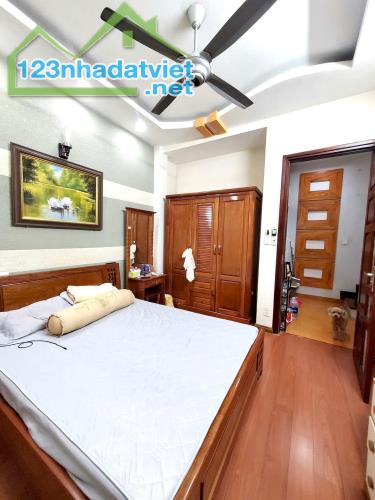 Bán nhà Pháo Đài Láng - TT ĐỐNG ĐA - NHÀ ĐẸP DÂN XÂY - Ô TÔ LÙI CỬA - 42M * 5T - 10.9 Tỷ - 2
