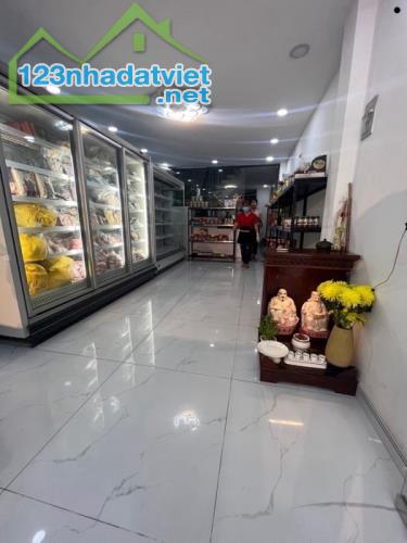 Bán nhà đẹp ở ngay MTKD đa ngành nghề Dạ Nam, 74m2, dòng tiền 750tr/năm, SHR, chỉ 17 tỷ.