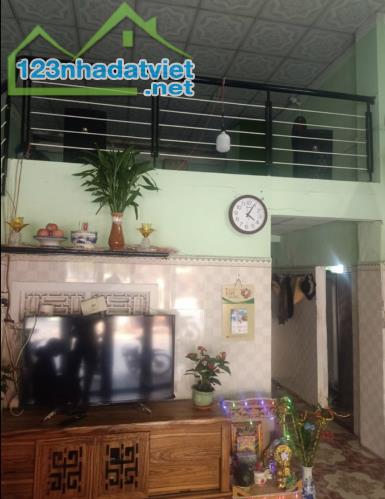 Nhà cấp 4 mặt tiền đường Trần Duy Chiến. DT: 84m . Ngang 9m . Giá : 8tỷ2 thương lượng