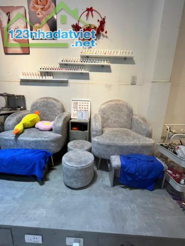 SANG NHƯỢNG LẠI MẶT BẰNG ĐỒ NAIL + MI - GIÁ TỐT - 40M2 - DĨ AN - 3