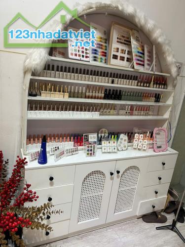 SANG NHƯỢNG LẠI MẶT BẰNG ĐỒ NAIL + MI - GIÁ TỐT - 40M2 - DĨ AN