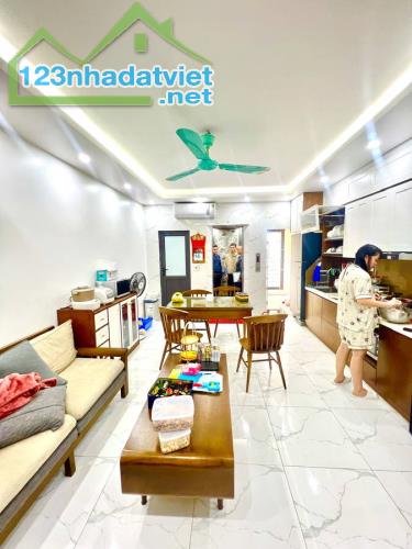 Nhà mặt phố Hoàng Hoa Thám 40m2 – 5T thang máy cực đẹp – MT4.4m kinh doanh sầm uất - 1