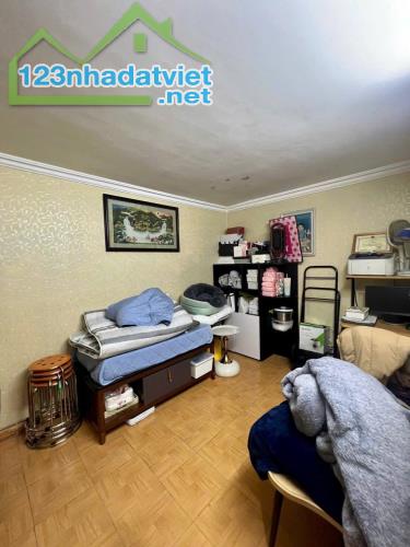 Bán gấp nhà Văn Cao, Đằng Lâm, Hải An . 3,1 tỷ, 41m2, 4 tầng.