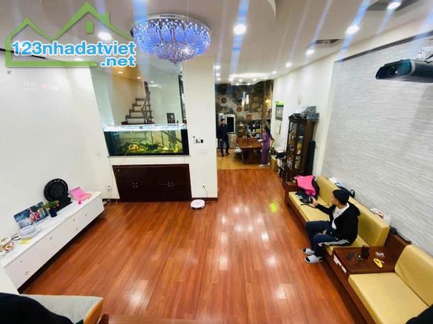Bán nhà HOÀNG CẦU - TRẦN QUANG DIỆU, PHÂN LÔ - Ô TÔ TRÁNH - MẶT TIỀN QUYỀN LƯC - 1