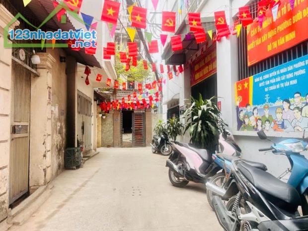 HOT HIT HIẾM NHÀ BÁN - SIÊU PHẨM 5 TẦNG THUỴ KHUÊ - NHÀ ĐẸP GẦN PHỐ - DÂN XÂY 35M - 6,8 TỶ - 5