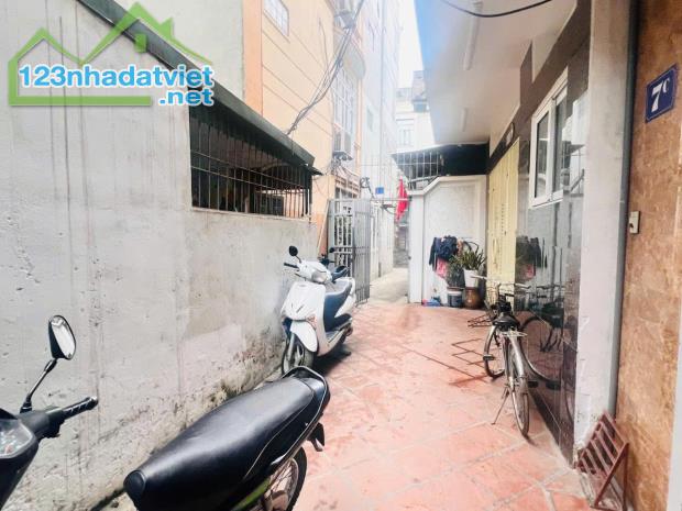 HOT HIT HIẾM NHÀ BÁN - SIÊU PHẨM 5 TẦNG THUỴ KHUÊ - NHÀ ĐẸP GẦN PHỐ - DÂN XÂY 35M - 6,8 TỶ - 3