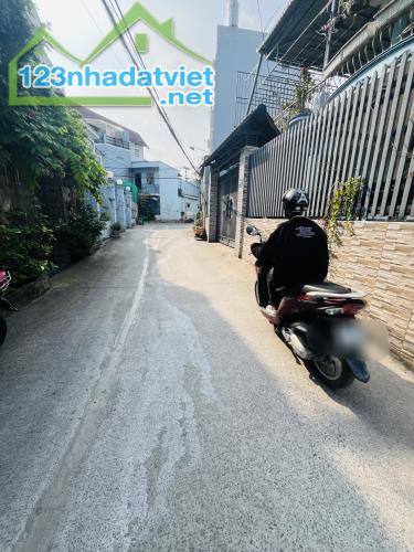 Nhà bán 53m2 - 3.2x16.3m cấp 4 Đông Hưng Thuận 18 Quận 12 giá rẻ 2.5 tỷ sổ riêng - 2