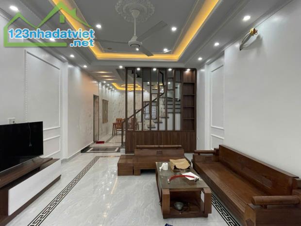 Bán gấp nhà riêng 100x4 tầng Ngô Gia Tự Văn Cao có gara. Tặng nội thất mới tinh. Giá rẻ