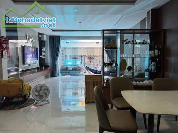 Bán nhà 688/39 Lê Đức Thọ, Dt 5x28m (110m2), 1 trệt 3 lầu ST, thang máy. Giá chỉ 14 tỷ - 3