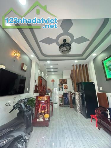 CÁCH 1 CĂN RA MẶT TIỀN MIẾU GÒ XOÀI, 32M2, 3 TẦNG GIÁ NHỈNH 4 TỶ