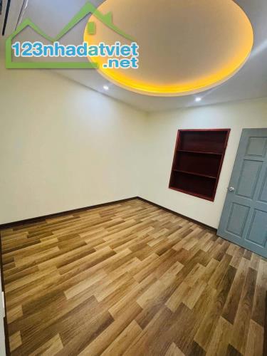BÁN TẬP THỂ NGHĨA TÂN ( 85m2) T3+4. GIÁ 2.9 TỶ - 2