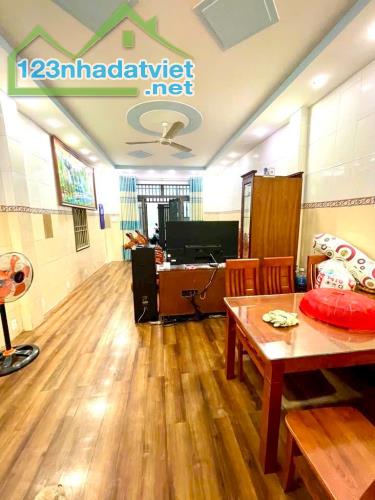 NHÀ ĐẸP - HXH ĐẬU CỬA - GIÁP QUANG TRUNG & ST EMART 2 GV -  DT 60M² - 2 TẦNG LẦU NHỈNH 5 T - 1