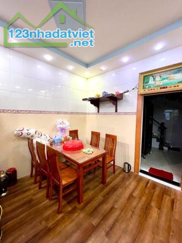 NHÀ ĐẸP - HXH ĐẬU CỬA - GIÁP QUANG TRUNG & ST EMART 2 GV -  DT 60M² - 2 TẦNG LẦU NHỈNH 5 T - 4