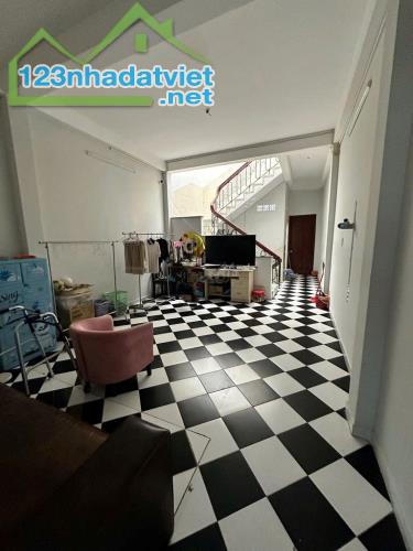 Cho thuê nhà mặt tiền Bùi Đình Túy, Phường 26, Quận Bình Thạnh. 4 Tầng, DT 350m2 chỉ 34tr - 2