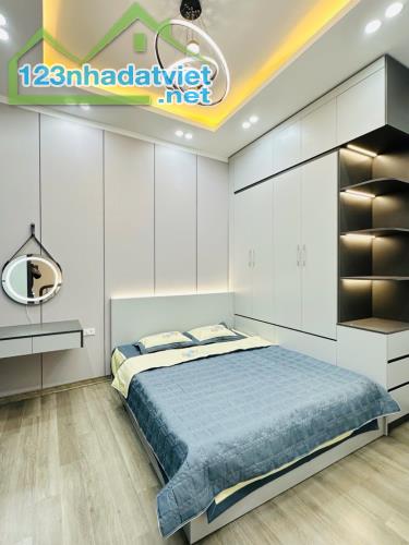 Nhỉnh 5 tỷ- kim mã- 30m2- 5 tầng - 3