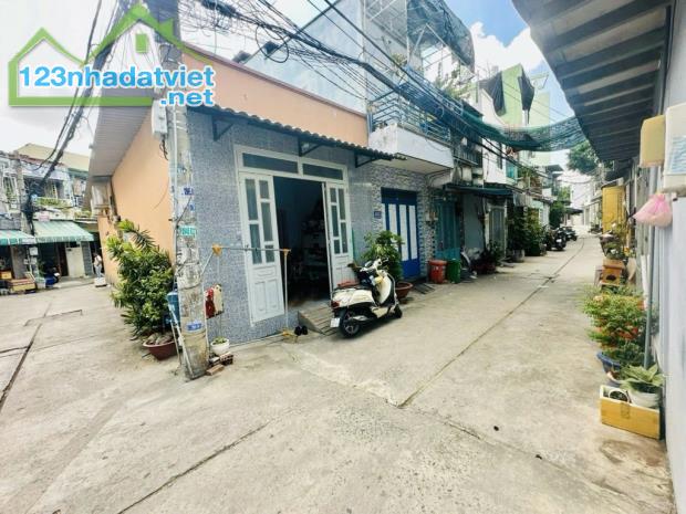 Thật 100% ! Bán Nhà Đường Tân Hoà Đông, 4x16M, 3 Mặt Tiền, Hẻm 6M-5M-5M Thông. - 2