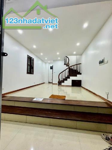 Nhà lô góc 3 mặt thoáng Ba Đình 35m2 x 5 tầng - Sổ nở hậu. - 2