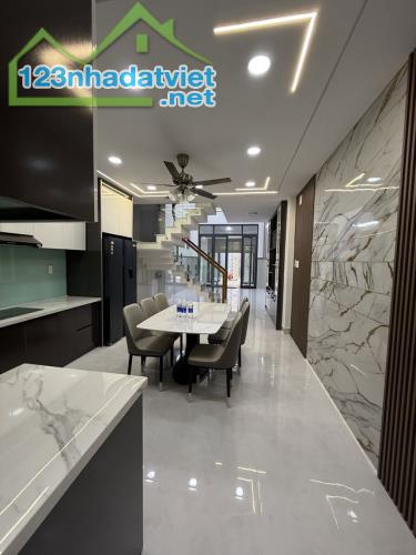 Bán Gấp Nhà 5 Tầng Khu VIP, Tân Chánh Hiệp Quận 12. Full Nội Thất Mới, Chỉ hơn 6 tỷ!