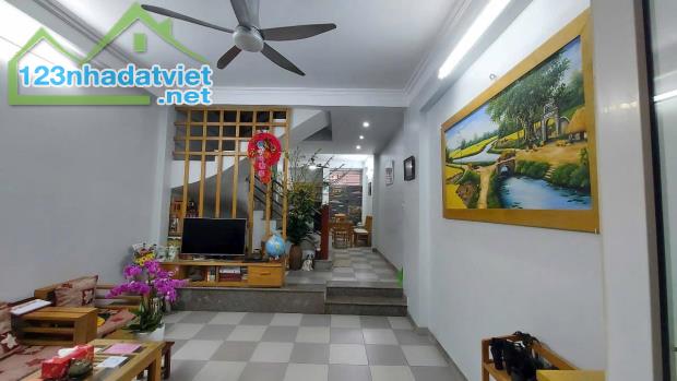 Phân lô Xuân Thủy, 10m ra Ô tô, nhà đẹp ở sướng,dt 53m 4 tầng 4.2m, Giá 13.6 tỷ 0796193699 - 4