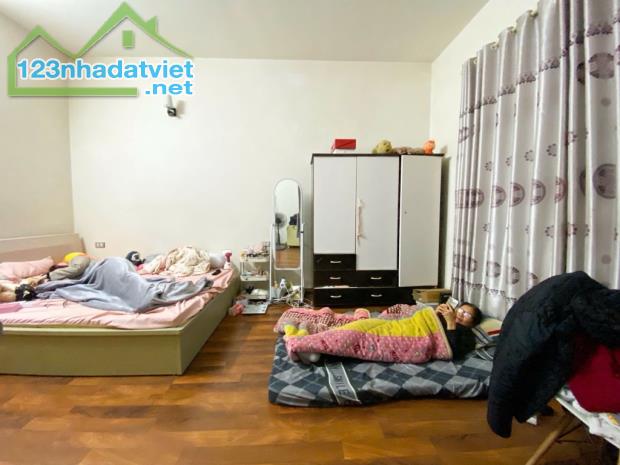 MUA ĐẤT TẶNG NHÀ 4 TẦNG - 2 THOÁNG - NỞ HẬU - DÒNG TIỀN - 1