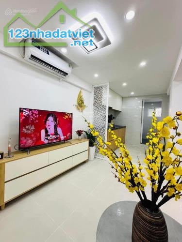 Cô Nga cán bộ về Hưu cần bán căn tập thể Hồ Đắc Di 60m 2.86tỷ của mình để về với con cháu
