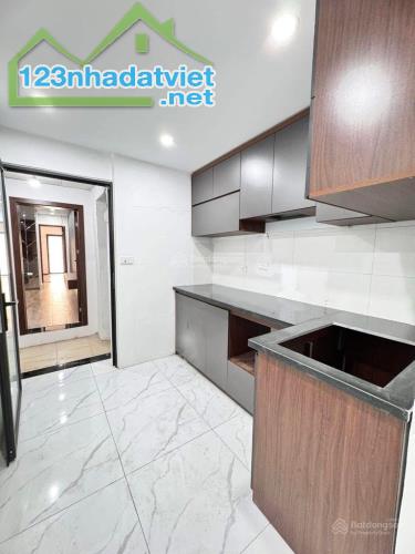 Cô Nga cán bộ về Hưu cần bán căn tập thể Hồ Đắc Di 60m 2.86tỷ của mình để về với con cháu - 2