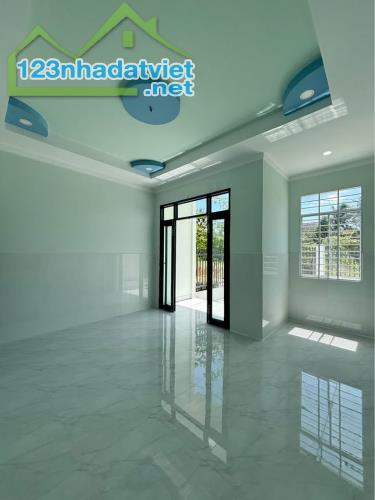 Nhà thành phố Bến Tre, 114m, thổ cư 100%, 2PN, 2WC đường 3m - 3