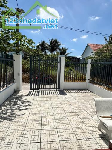 Nhà thành phố Bến Tre, 114m, thổ cư 100%, 2PN, 2WC đường 3m