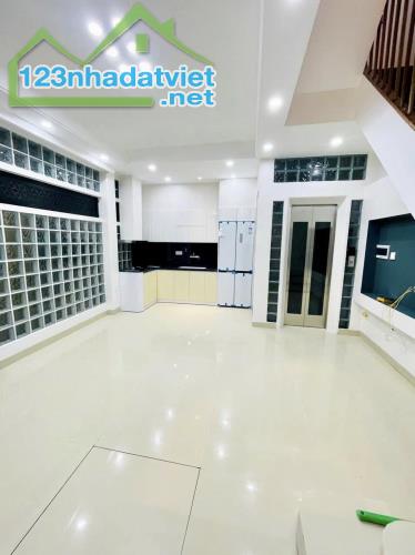 💥💥Mặt ngõ Yên Hòa, CG 32m 6T Thang máy, xe 5 tạ đỗ cửa, 10m ra phố, hơn 8 tỷ