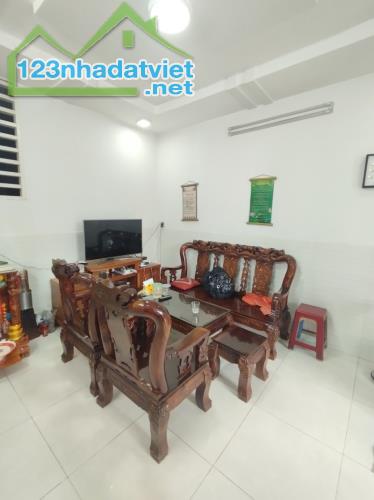 Bán nhà MT TCH13 ,Q12 , nhà đẹp  2Tx56m2 . Giá chỉ  4.25 tỷ (TL) - 4
