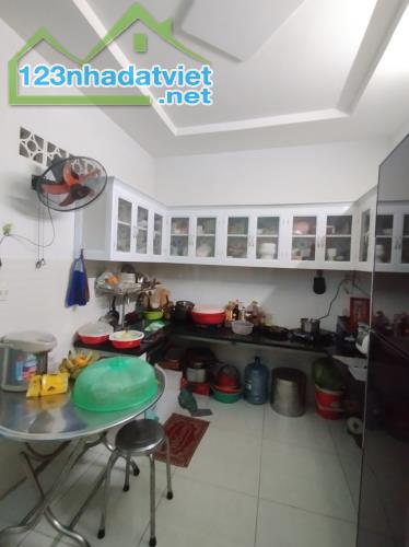 Bán nhà MT TCH13 ,Q12 , nhà đẹp  2Tx56m2 . Giá chỉ  4.25 tỷ (TL) - 3