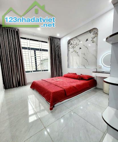 Bán nhà  Minh Khai  DT 32m 5T MT 3.6m giá 5.75 tỷ Hai Bà Trưng. 0947913839. - 2