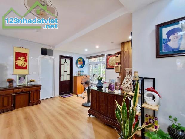 Bán nhà mặt phố Vạn Bảo, Ba Đình chỉ 30 tỷ, 50m2, MT 6.3m, 9 tầng, dòng tiền 900 triệu/năm - 1