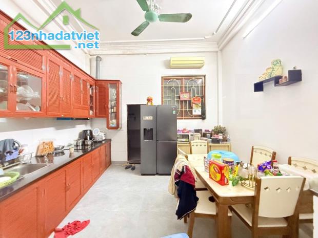Mặt ngõ thông, ô tô đỗ cửa, kinh doanh phố La Thành( to), Đống Đa. 0911554873. - 3