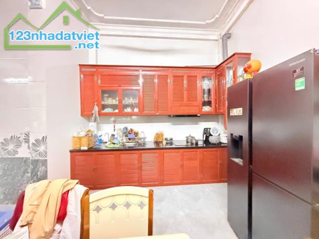 Mặt ngõ thông, ô tô đỗ cửa, kinh doanh phố La Thành( to), Đống Đa. 0911554873. - 2