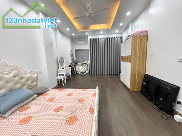 Bán nhà Thịnh Quang 50m², mặt tiền 4m, Gần ô tô, trung tâm Đống Đa, giá chỉ 8.75 tỷ - 2