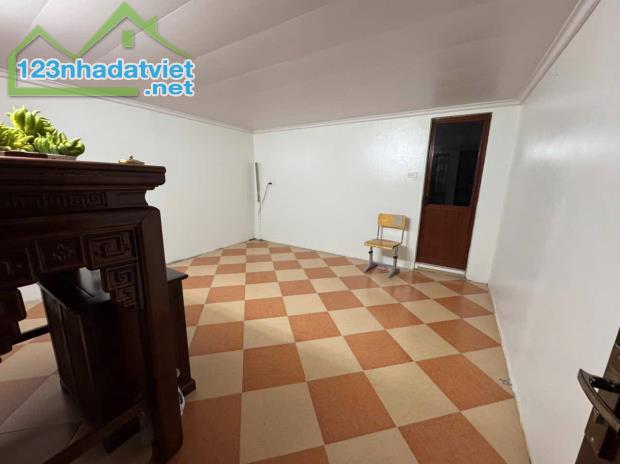 Bán nhà Thịnh Quang 50m², mặt tiền 4m, Gần ô tô, trung tâm Đống Đa, giá chỉ 8.75 tỷ